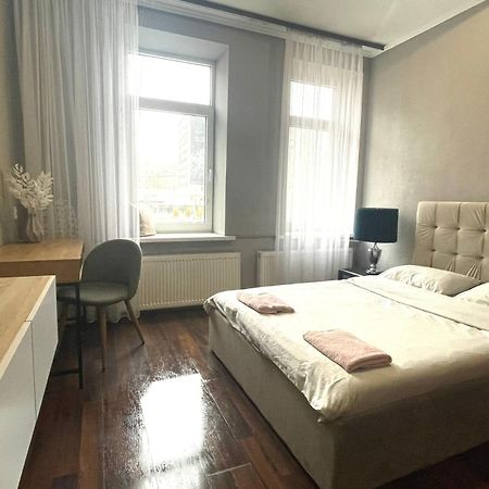 Куліша 41, Помешкання В Центрі Біля Тц Форум Daire Lviv Dış mekan fotoğraf